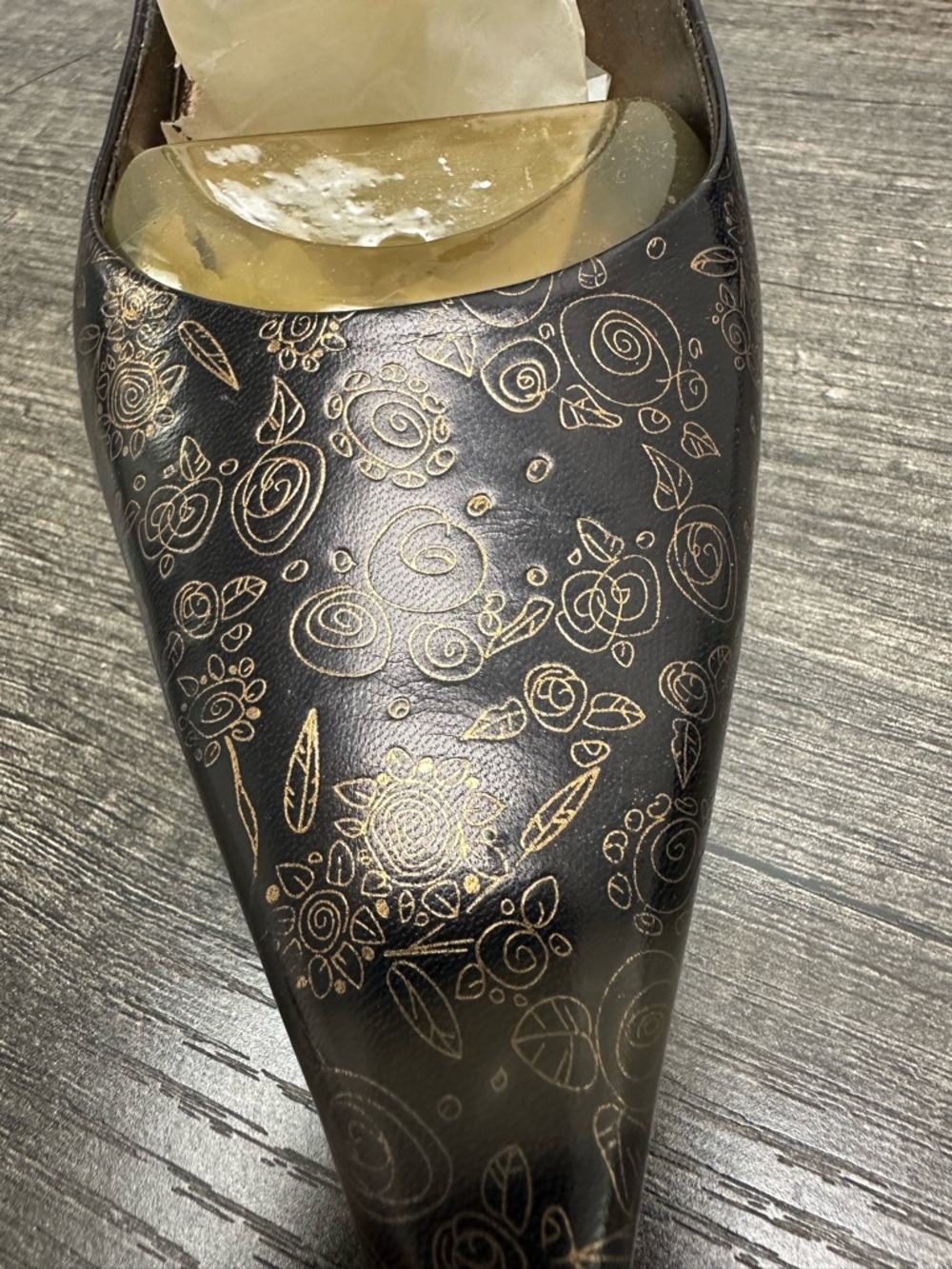 Nine West Black Leather Pumps with Gold Floral Accents NWB - Picture 9 of 13